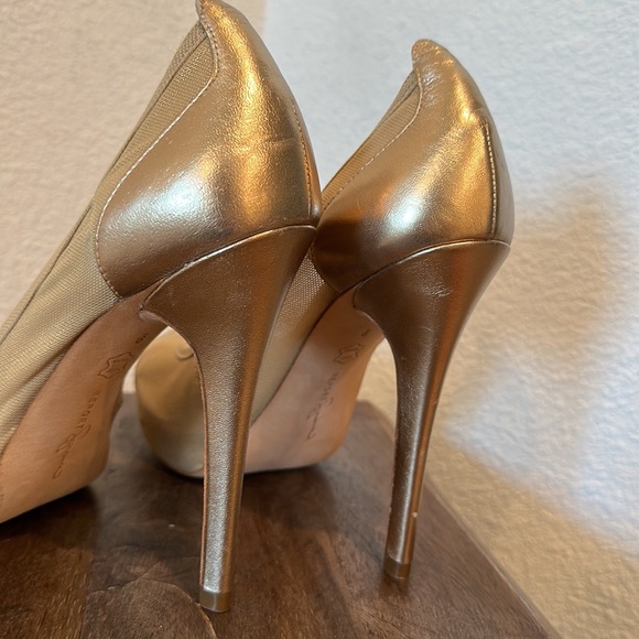 NWT!!!! Report Signature Toluca 2  high heels gold peep toe heels Size 9 - Picture 5 of 10